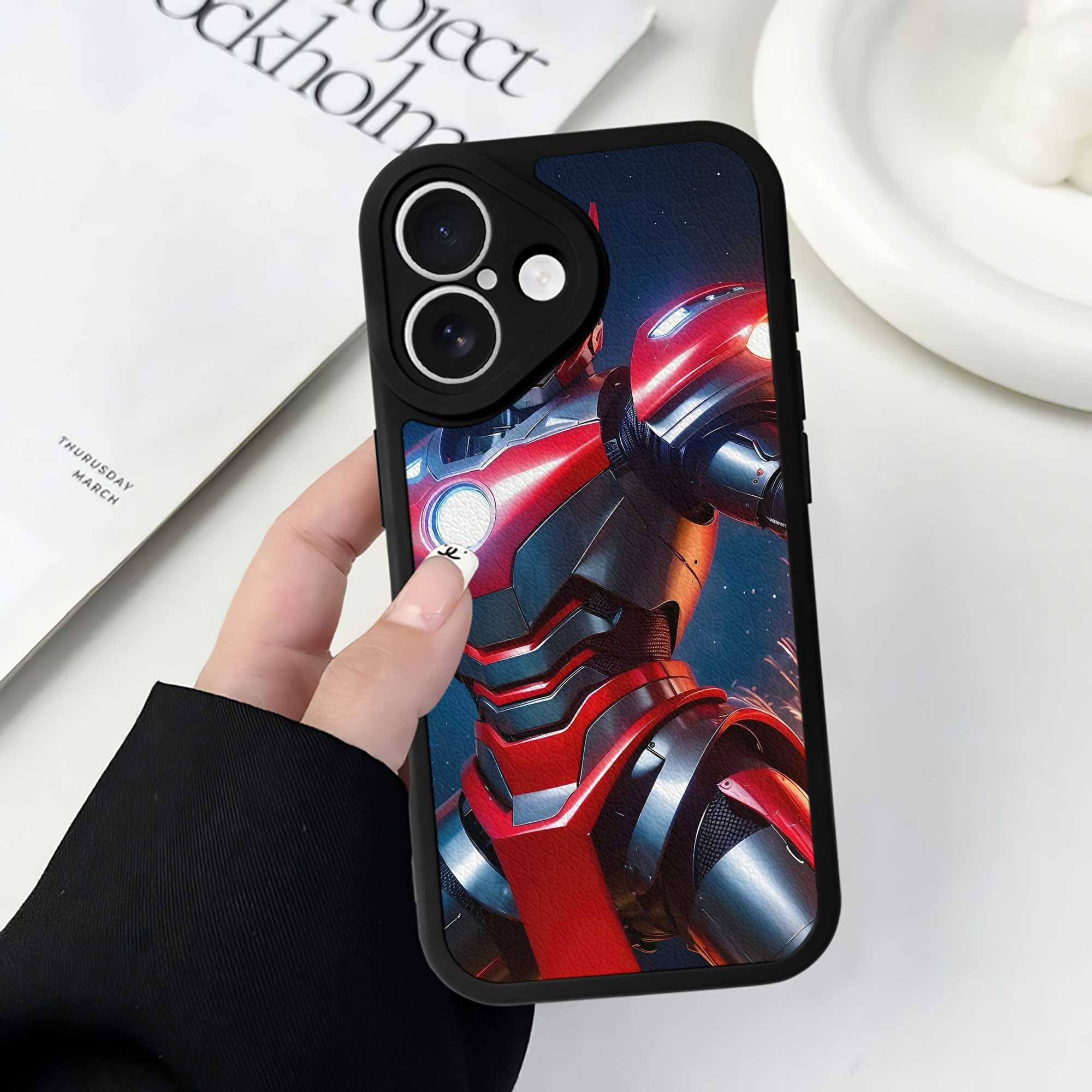 （画像用） ウルトラマン Ultraman 【iPhone 16シリーズ対応】シリコンスマホケース（レザー調） 材質：シリコン